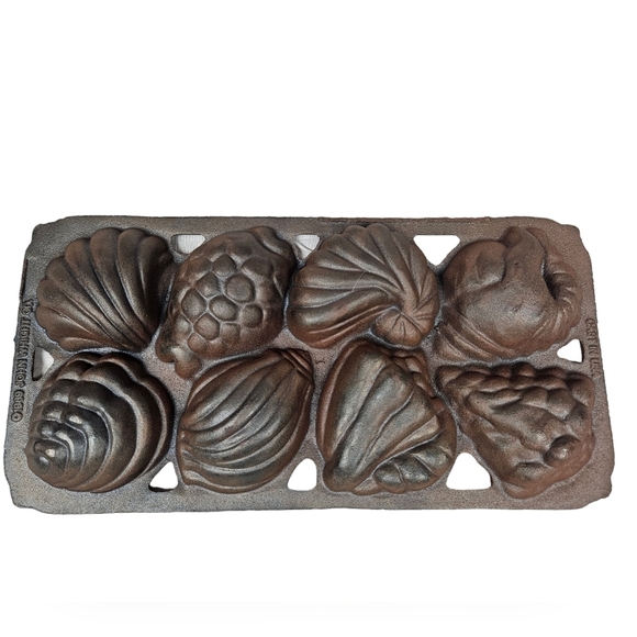 Vintage John Wright Cast Iron Seashell Pan Mold Muffin Cornbread Baking Dish - Picture 3 of 7